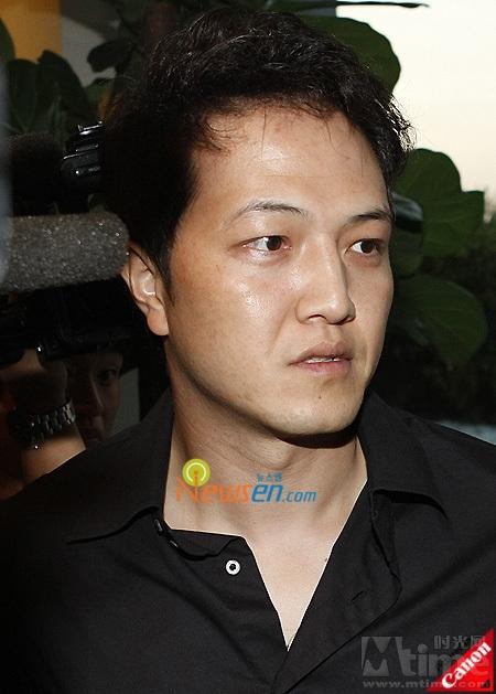  p>郑雄仁,1971年1月20日出生于韩国,毕业于汉城艺术大学影剧系,韩国