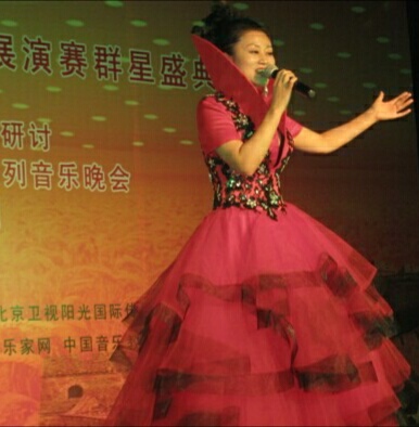 周科彤