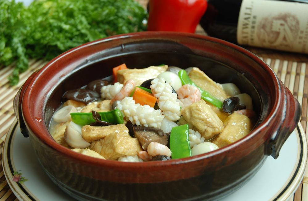  p>八珍丰胸汤是一道养生药汤,制作原料主要有 a href="#" data-lemma