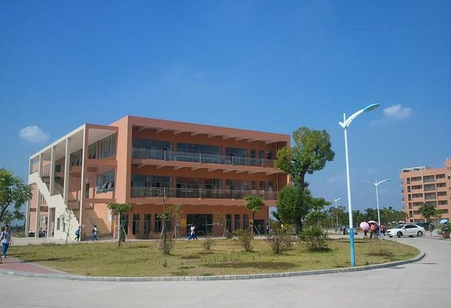  p>阳江市第一中学是一所公办全日制高级中学,是阳江市教育的龙头和