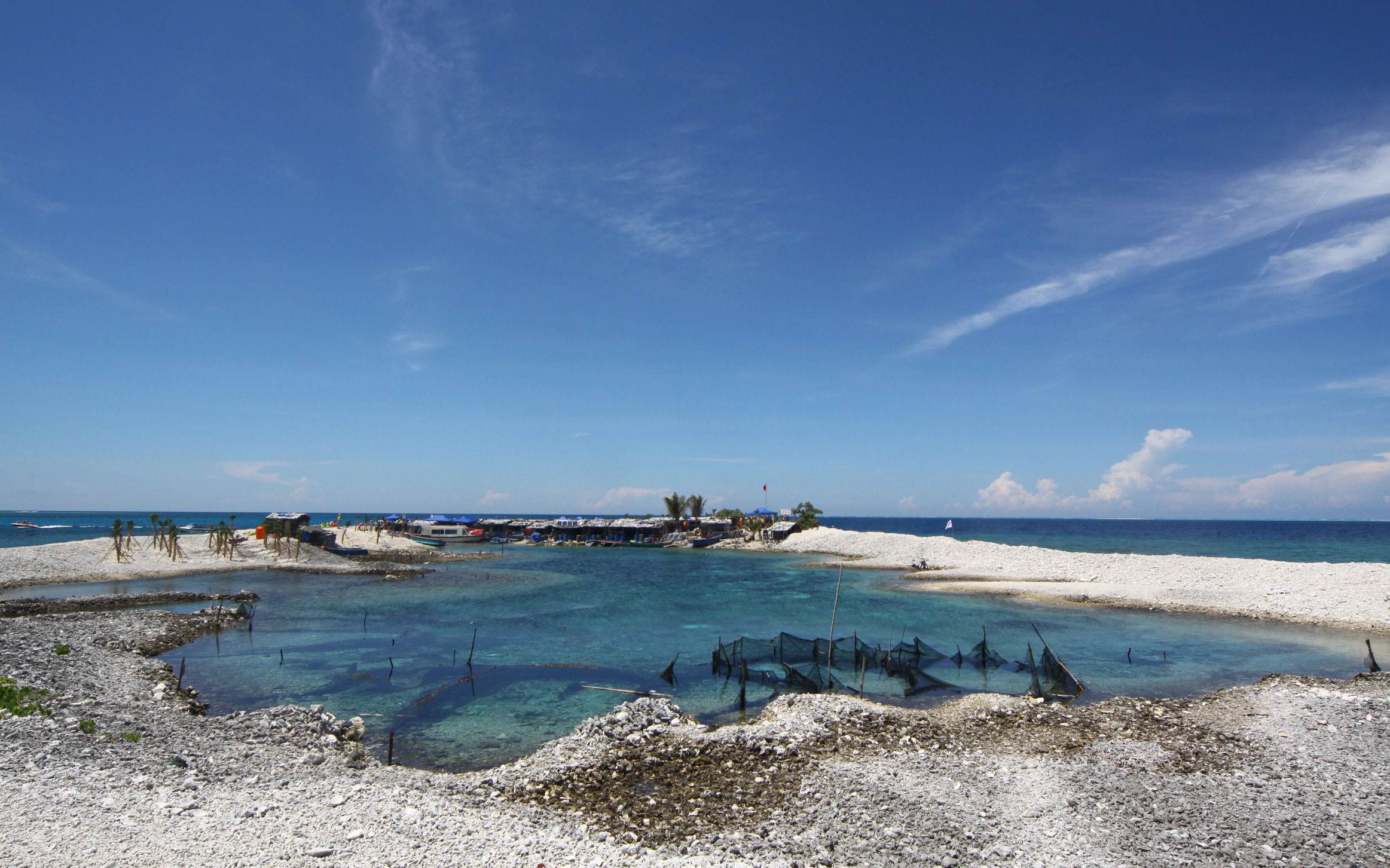  p>鸭公岛位于中国西沙群岛的永乐环礁北部,在银屿仔西南500米,全富岛