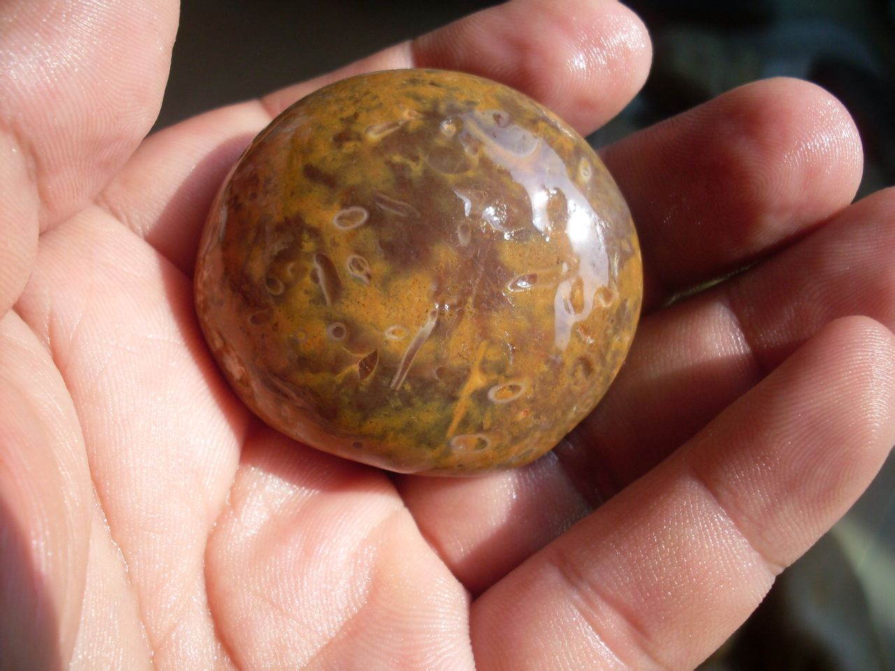  p>雨花石是一种天然 a target="_blank" href="/item/玛瑙">玛瑙 /a>