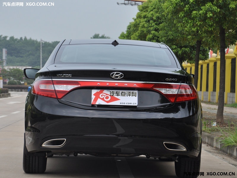  p>雅尊是韩国现代公司推出的前轮驱动模式高级轿车,从1986年开始生产