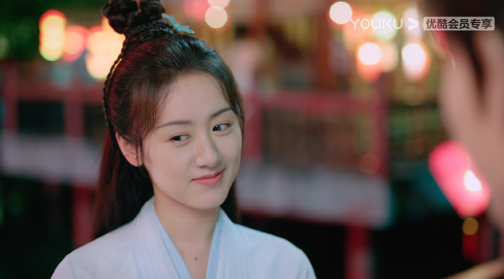  p data-id="gncnxt348c">褚璇玑, a target="