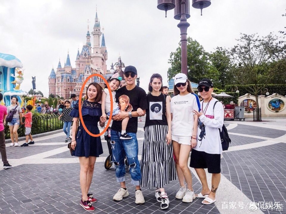 毕滢是张丹峰公司100%持股人，怪不得洪欣也换不了这个经纪人_百科TA说