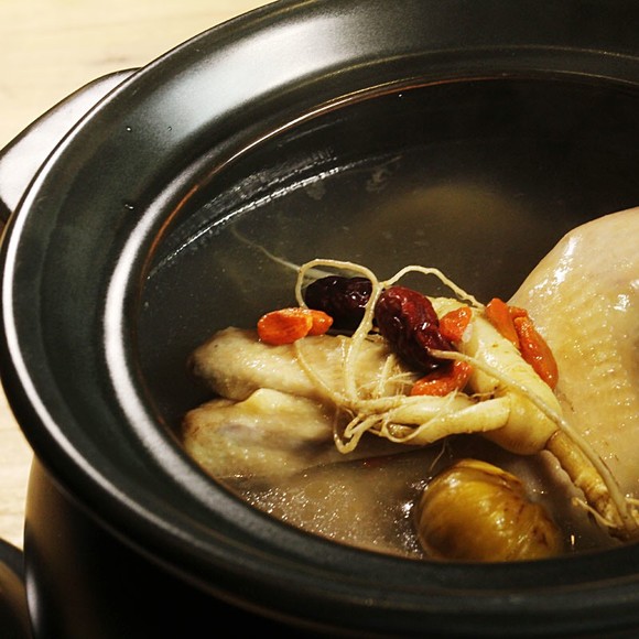 乌灵参炖鸡