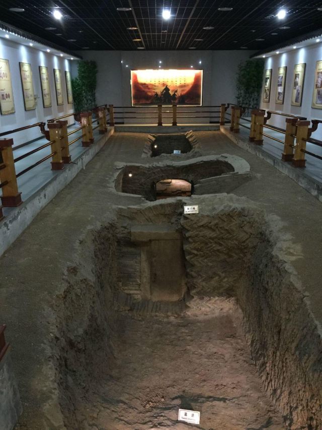 朱然曾辅佐孙权屡建战功,官拜左大司马右军师,墓地面积约1万平方米,共