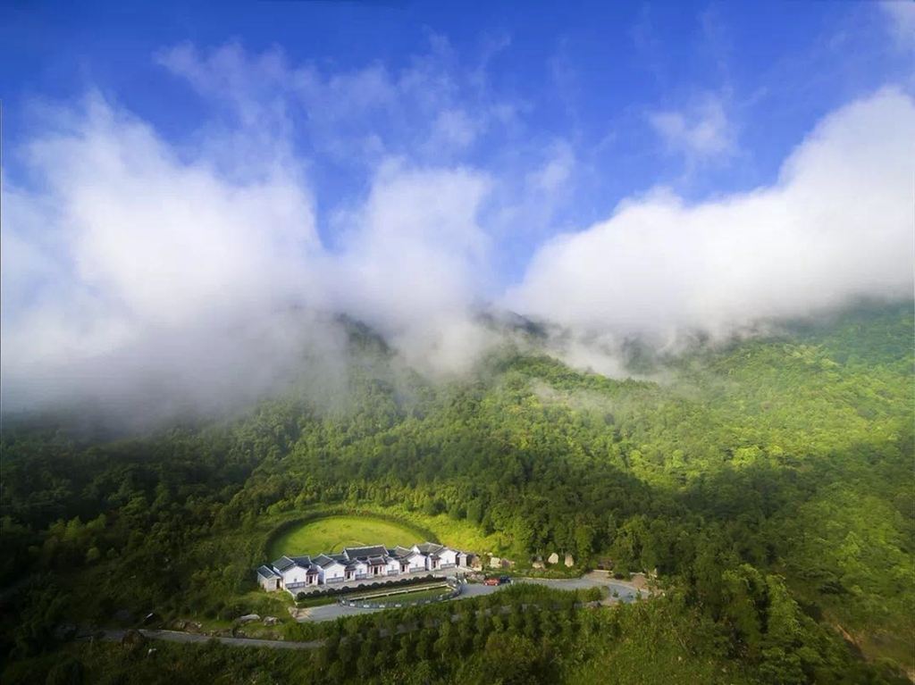  p>梅州瑞山生态旅游度假区位于梅州市大埔县洲瑞镇 /p>
