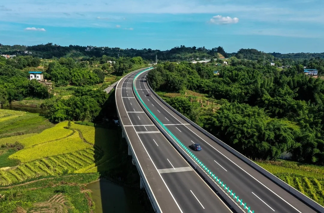 expressway),简称"荣泸高速",是中国四川省 a target="_blank" href="