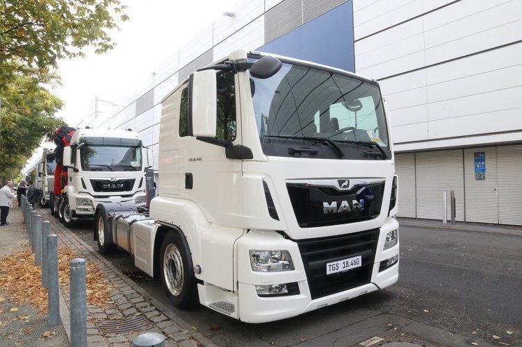 是德国曼(man)品牌旗下重卡品牌,代表车型曼tgs 400马力 4x2 牵引车