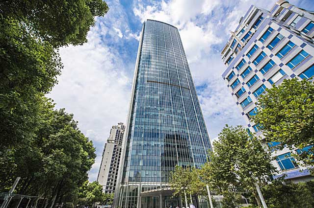  p>世界贸易广场位于深圳市福田区华强南,由暂无资料建成,总建筑面积