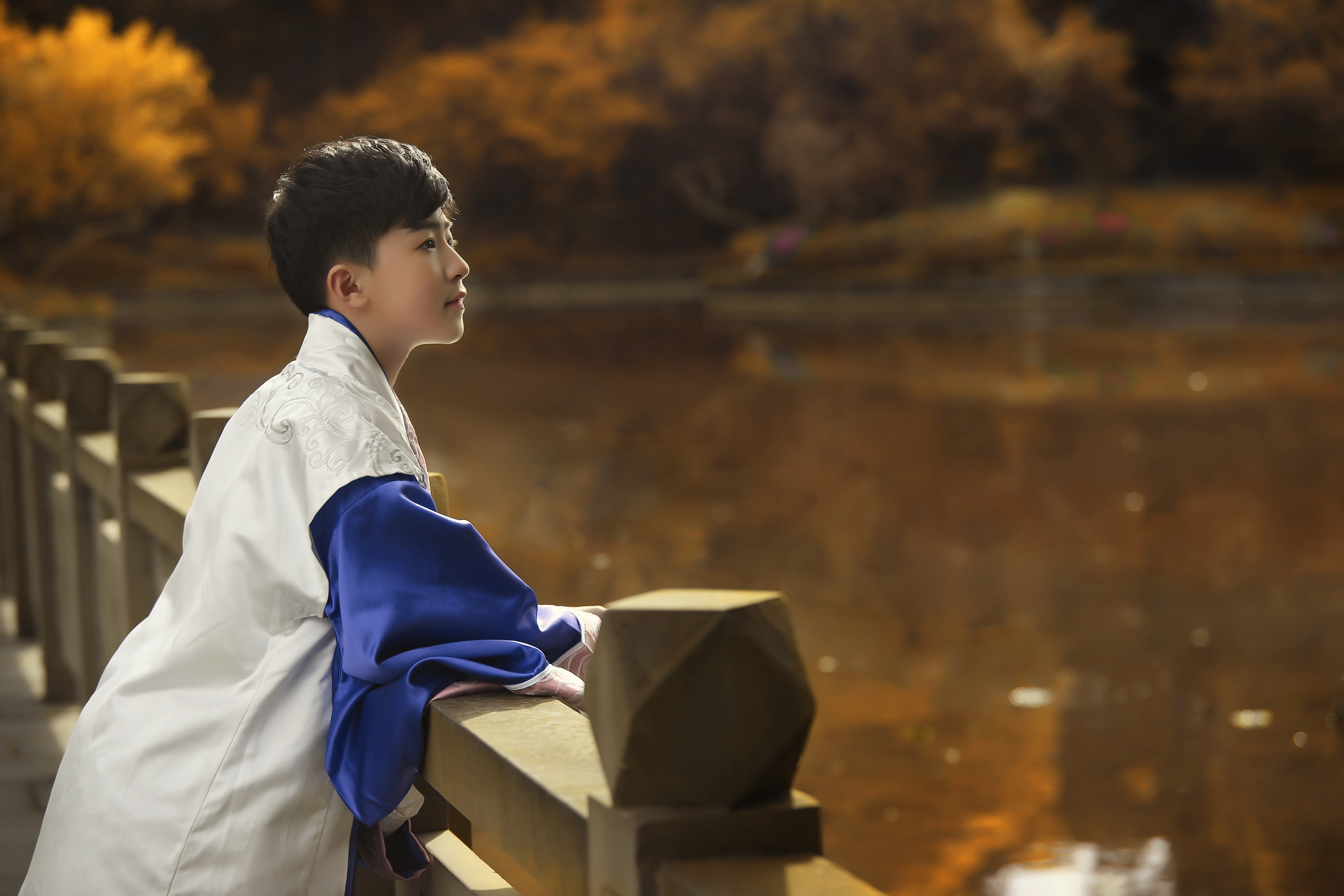  p data-id="gnx3q3oc4d">屈良元,男,屈原的第七十六代后人,曾参加