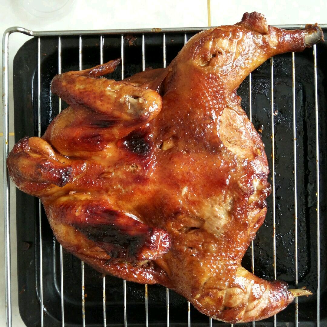  p>烤鸡(grilled chicken),是一道中餐菜肴.