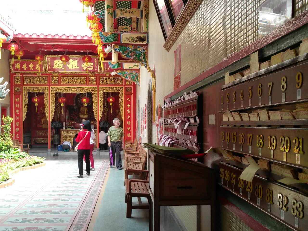  p>龙莲寺,又被称为"龙莲禅寺",位于泰国的首都 a target="_blank"