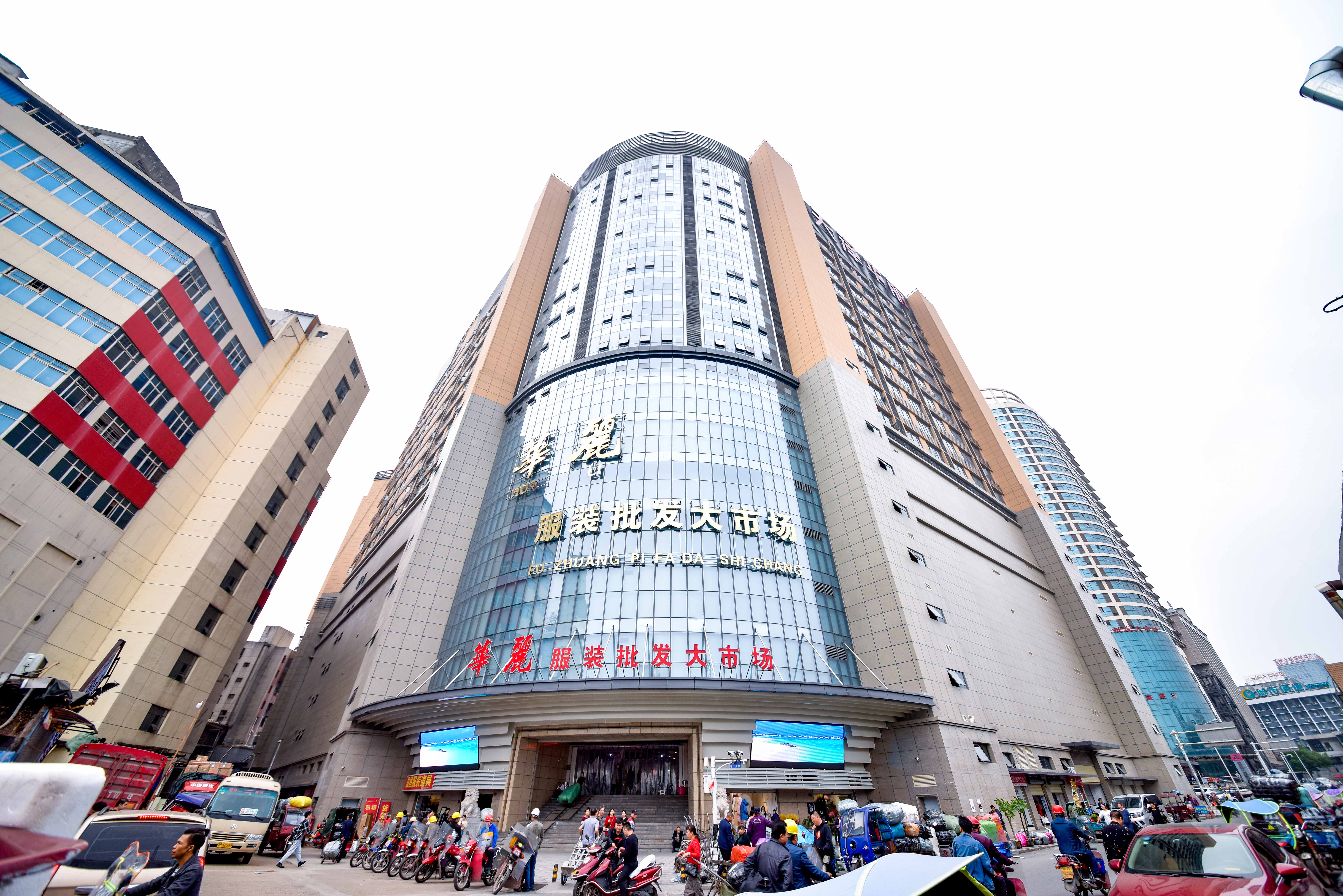  p>株洲华丽服装批发大市场是由 a target="_blank" href="/item/湖南