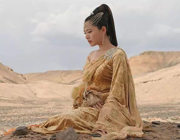 古龙《楚留香传奇》，石观音很强，水母阴姬更厉害，二人皆不如她