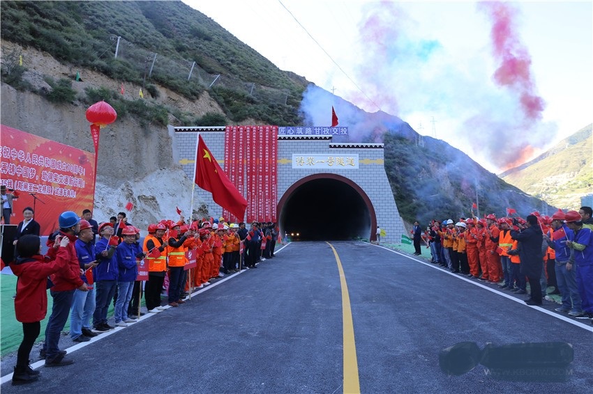  p>马鬃山—宁洱公路,简称马宁线,是中国境内的普通公路,为中国国家