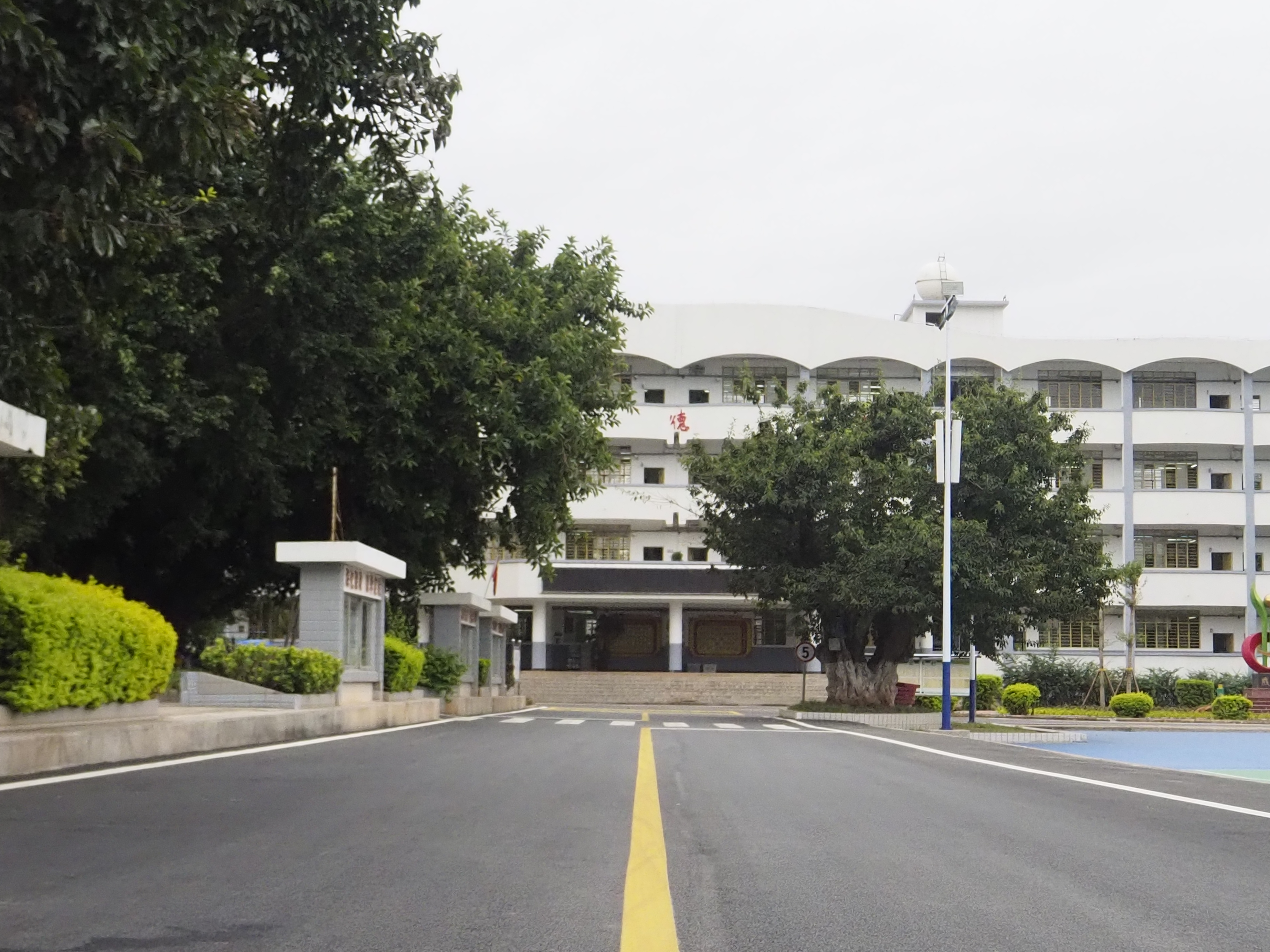 1 middle school /i>),简称"元谋一中",位于云南省 a target="_blank"