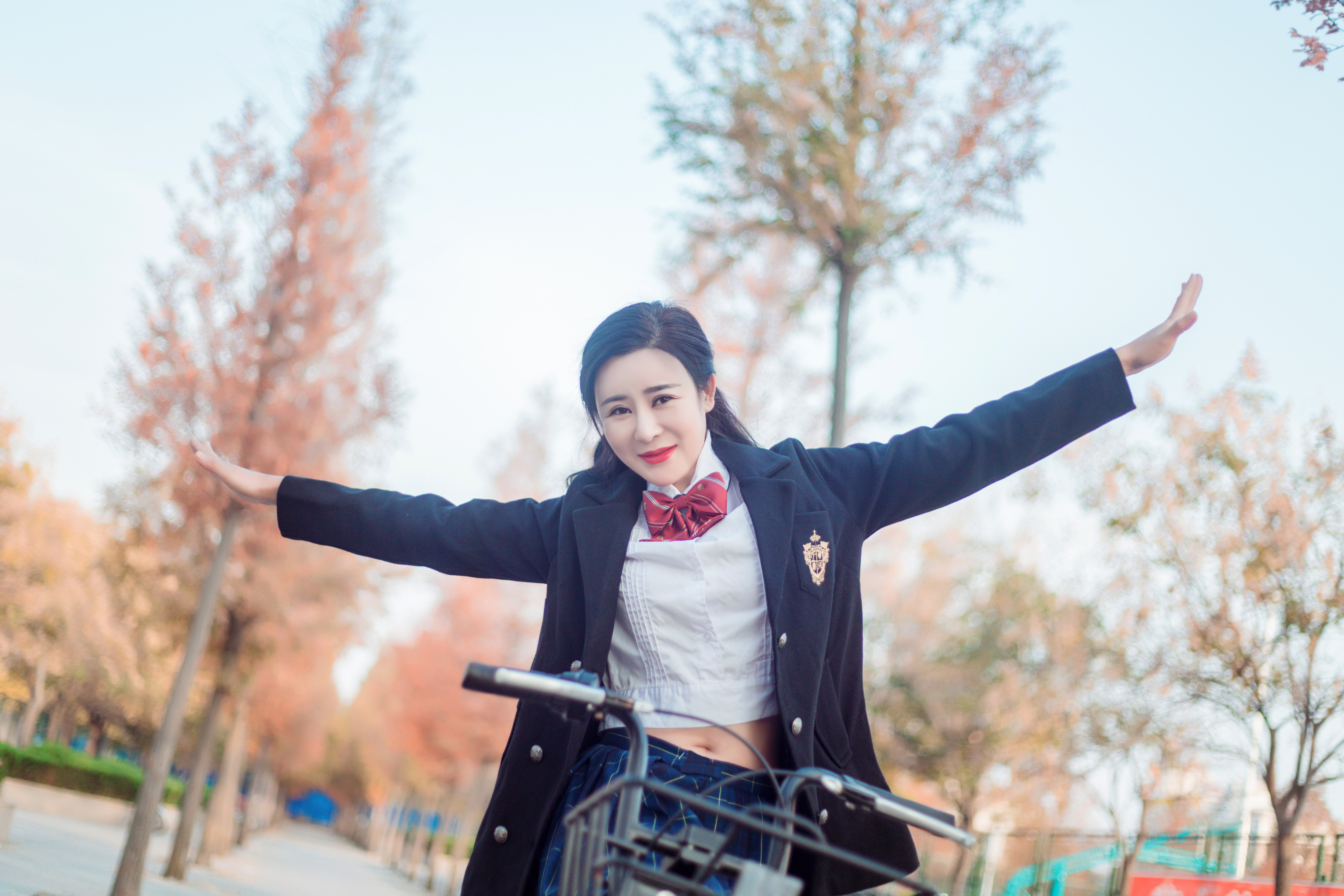  p>肖雨蒙,1982年5月26日出生于山东省临沂市平邑县,中国内地女歌手