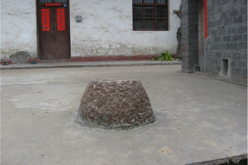  p>白马岗古井位于埤城镇白马岗村中,该井是白马岗村明清时期居民生产