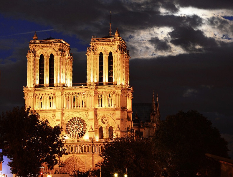 法国首都巴黎圣母院大教堂