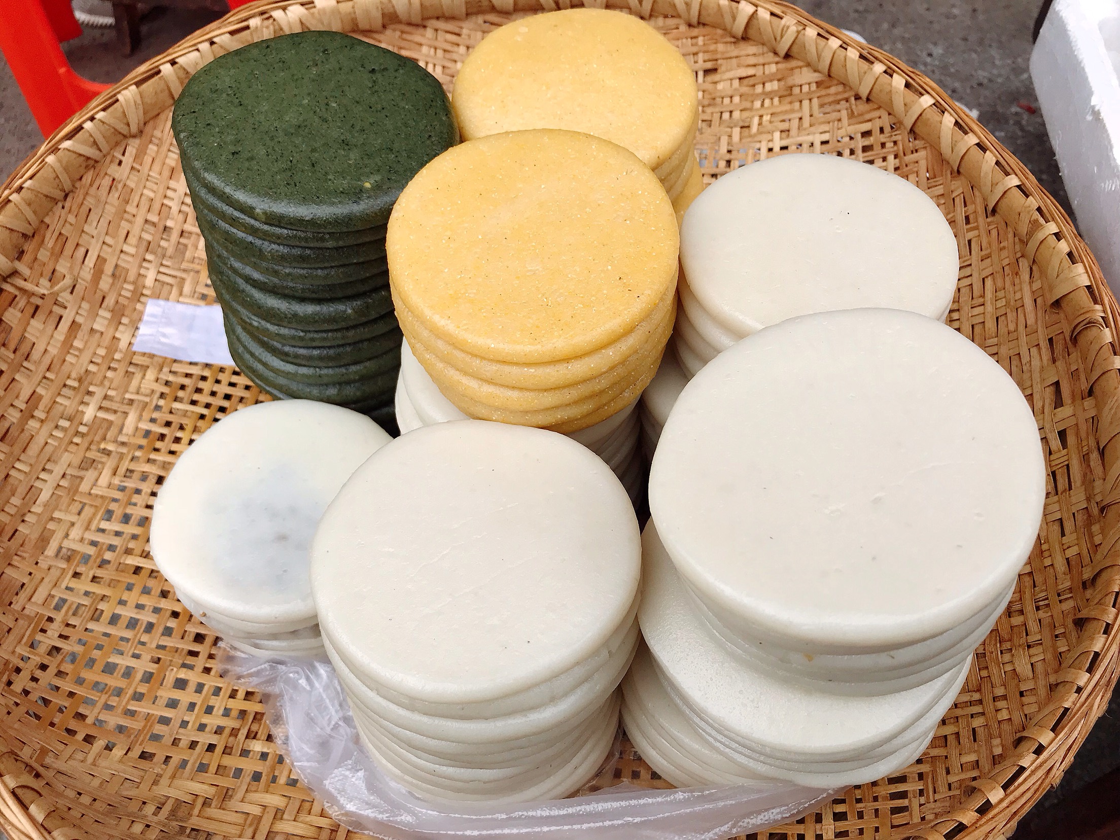  p data-id="gnarfb3fqk">水糍粑是桂林的本地小吃,质地细腻柔韧