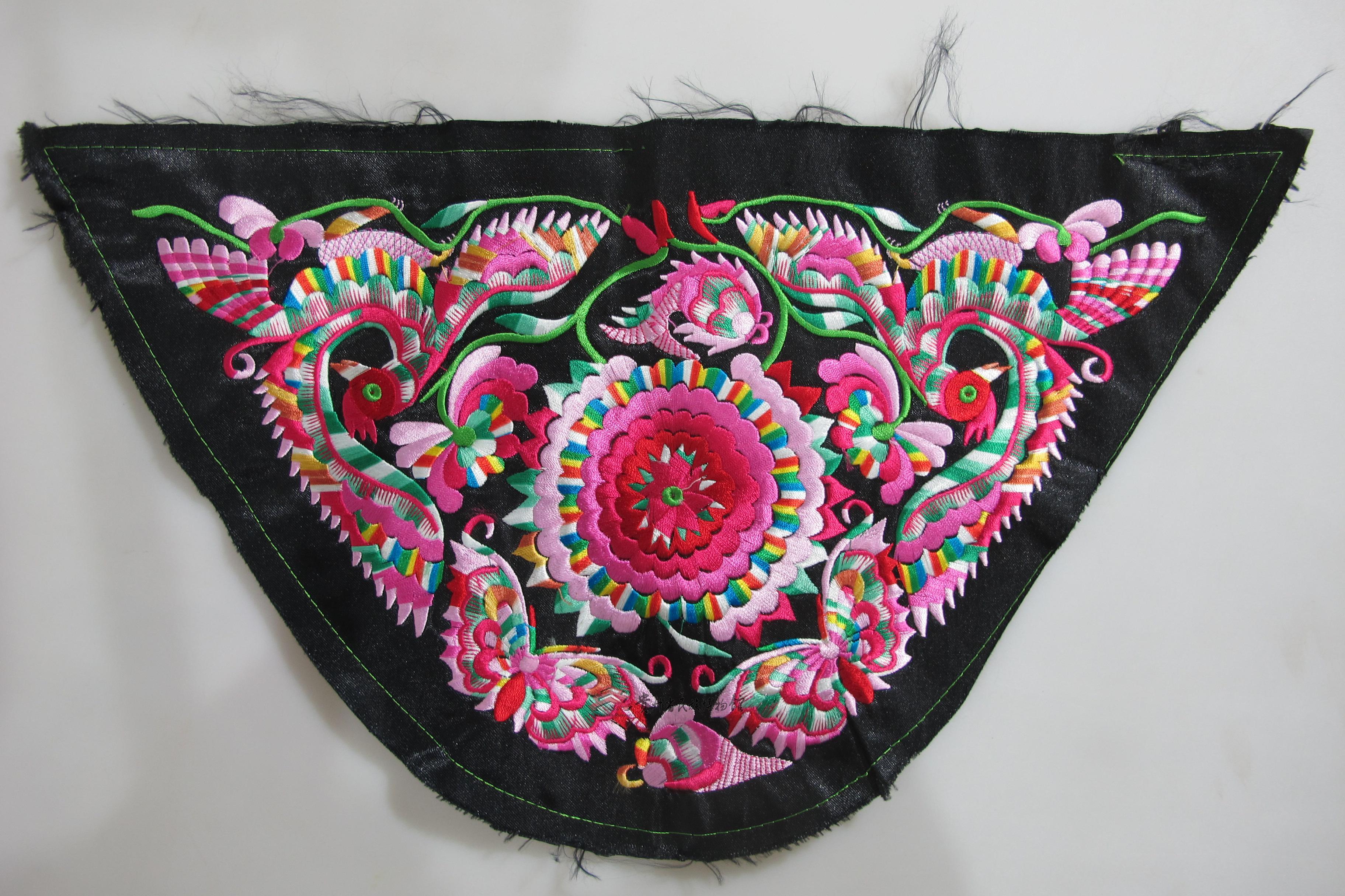 当代雷山苗族花鸟纹胸围腰绣片