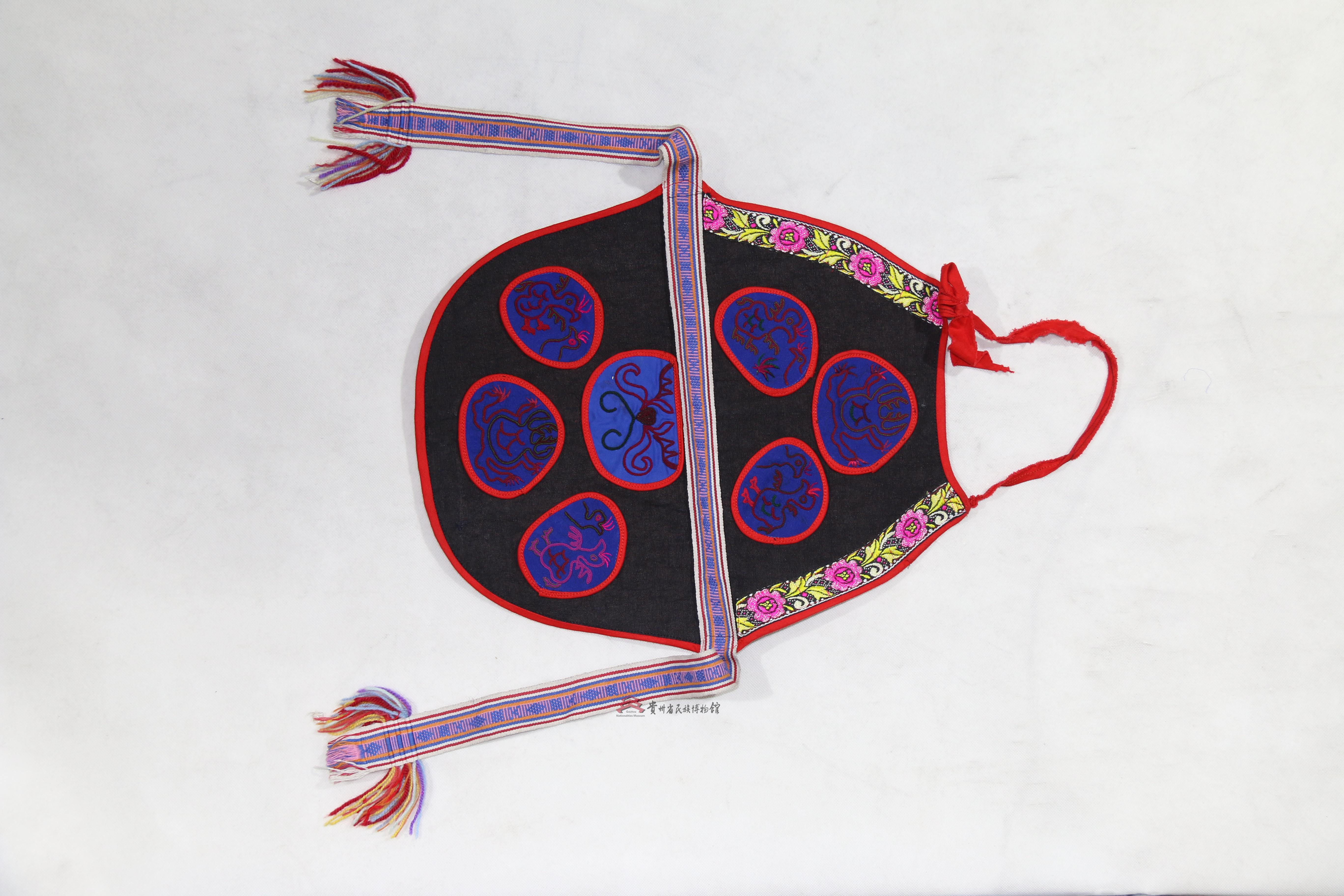 锦屏侗族缠绣青蛙纹肚兜