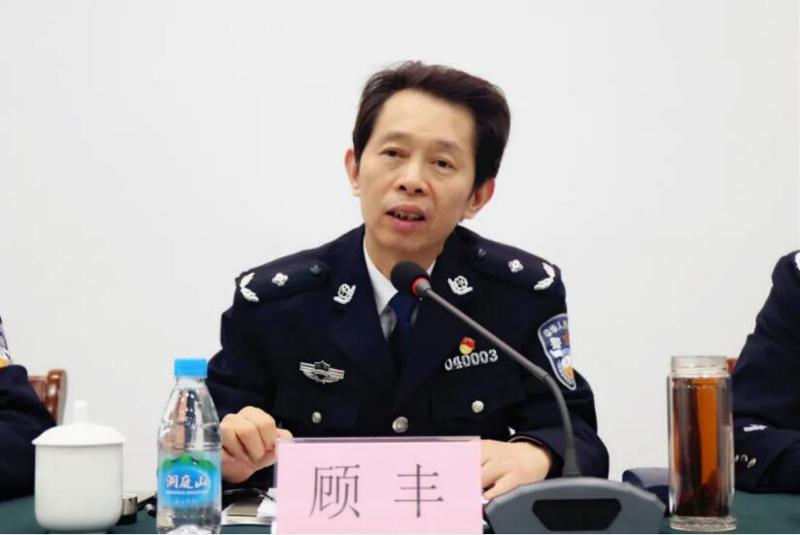  p data-id="gnc0zrzq90">顾丰,男,1963年9月出生,江苏苏州人,1983年8