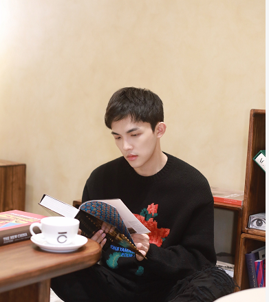  p data-id="sun6dm1ad9xv">李柄熹,1995年9月