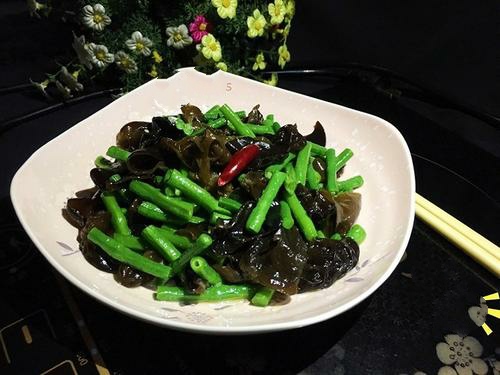 豆角炒木耳