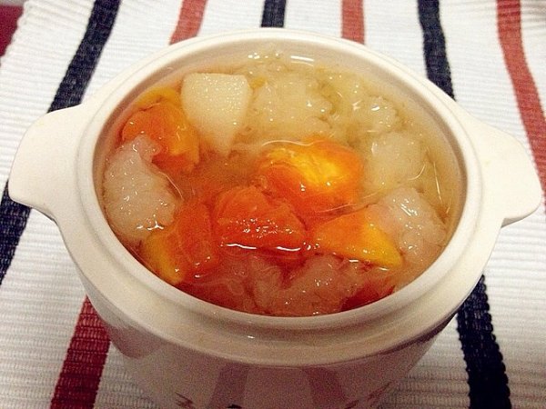 木瓜银耳炖雪梨