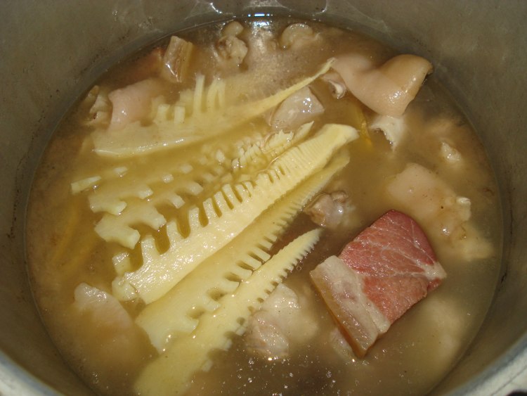 猪蹄火腿炖冬笋