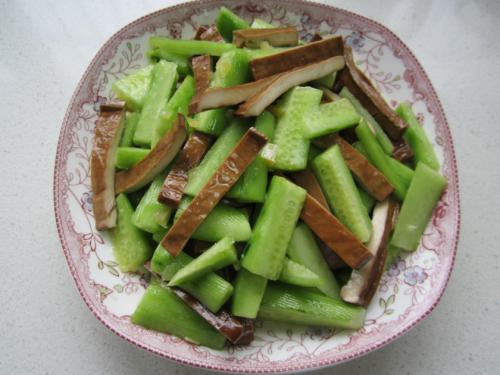 黄瓜炒香干