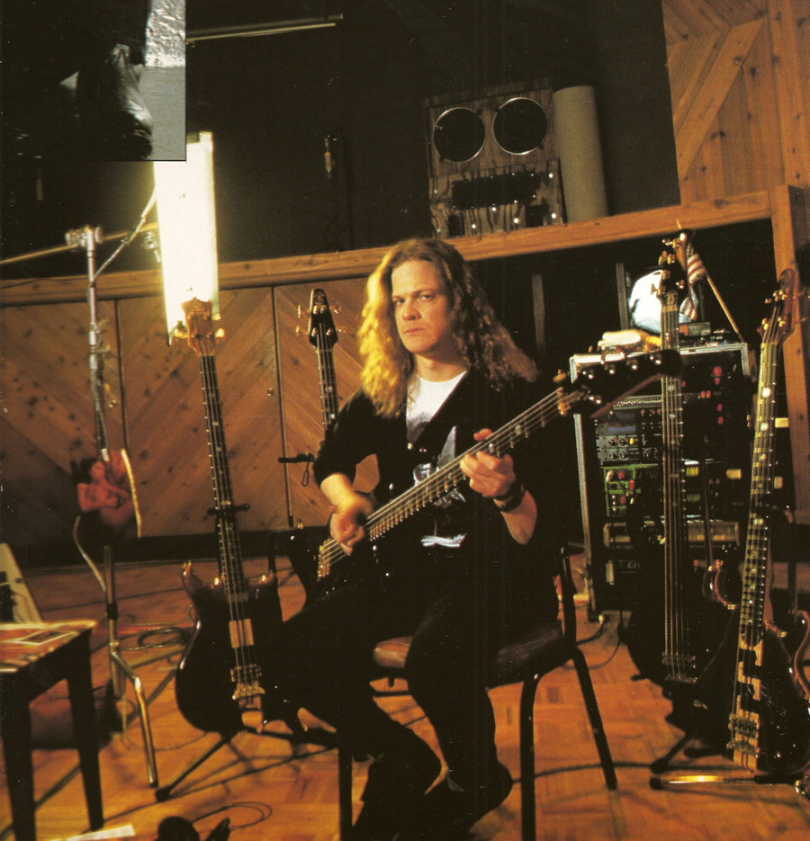 由flemming rasmussen和乐队成员james hetfield,lars ulrich担任制作