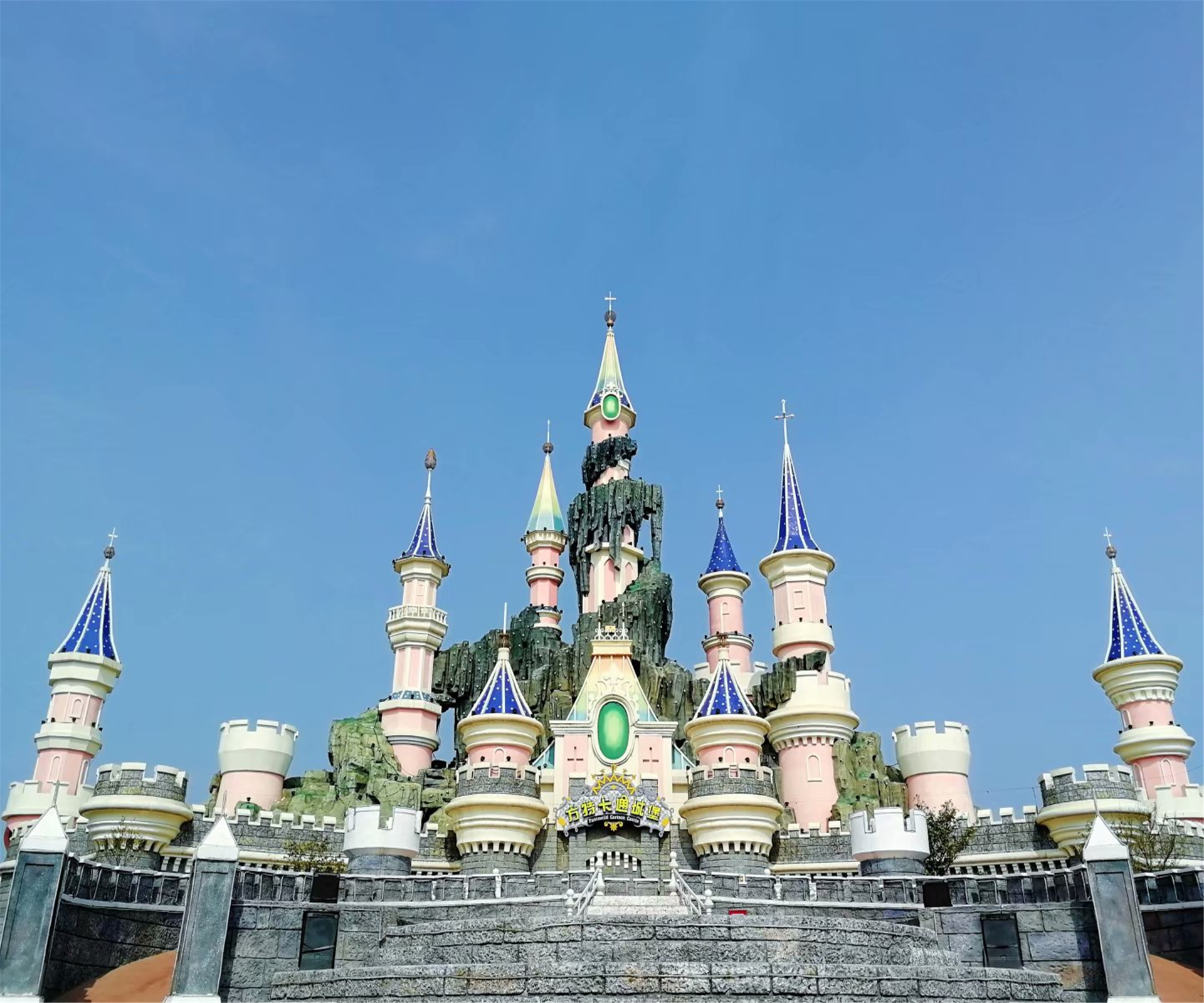  p>芜湖方特梦幻王国坐落于 a target="_blank" href="/item/安徽省