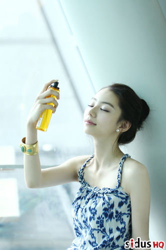  /p> p>2002年,随sugar组合作为歌手正式出道;同年sugar组合发行首张