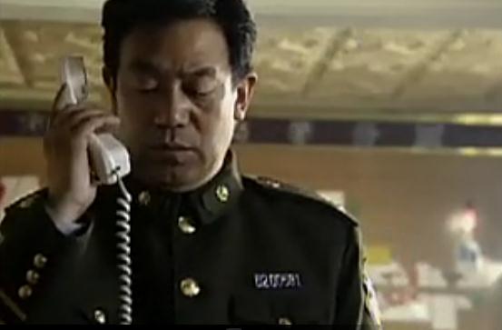 《西部警官》讲述的是生活在我们身边的日夜辛苦的警察同志的事迹