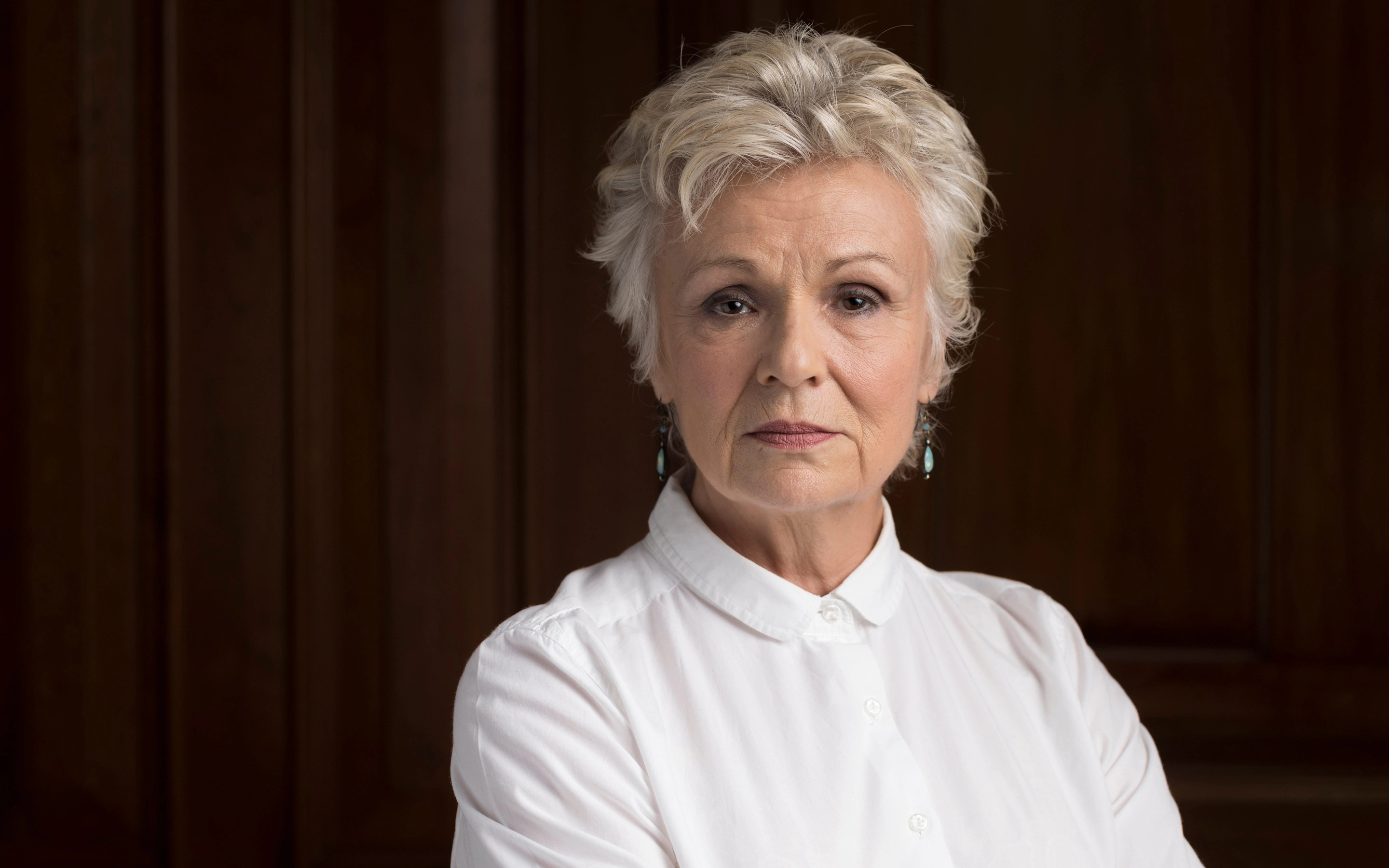  p>朱丽·沃特斯(julie walters),1950年2月22日出生于英国西米兰德