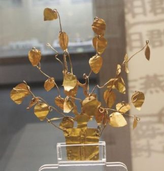 龙腾苑遗址出土金步摇