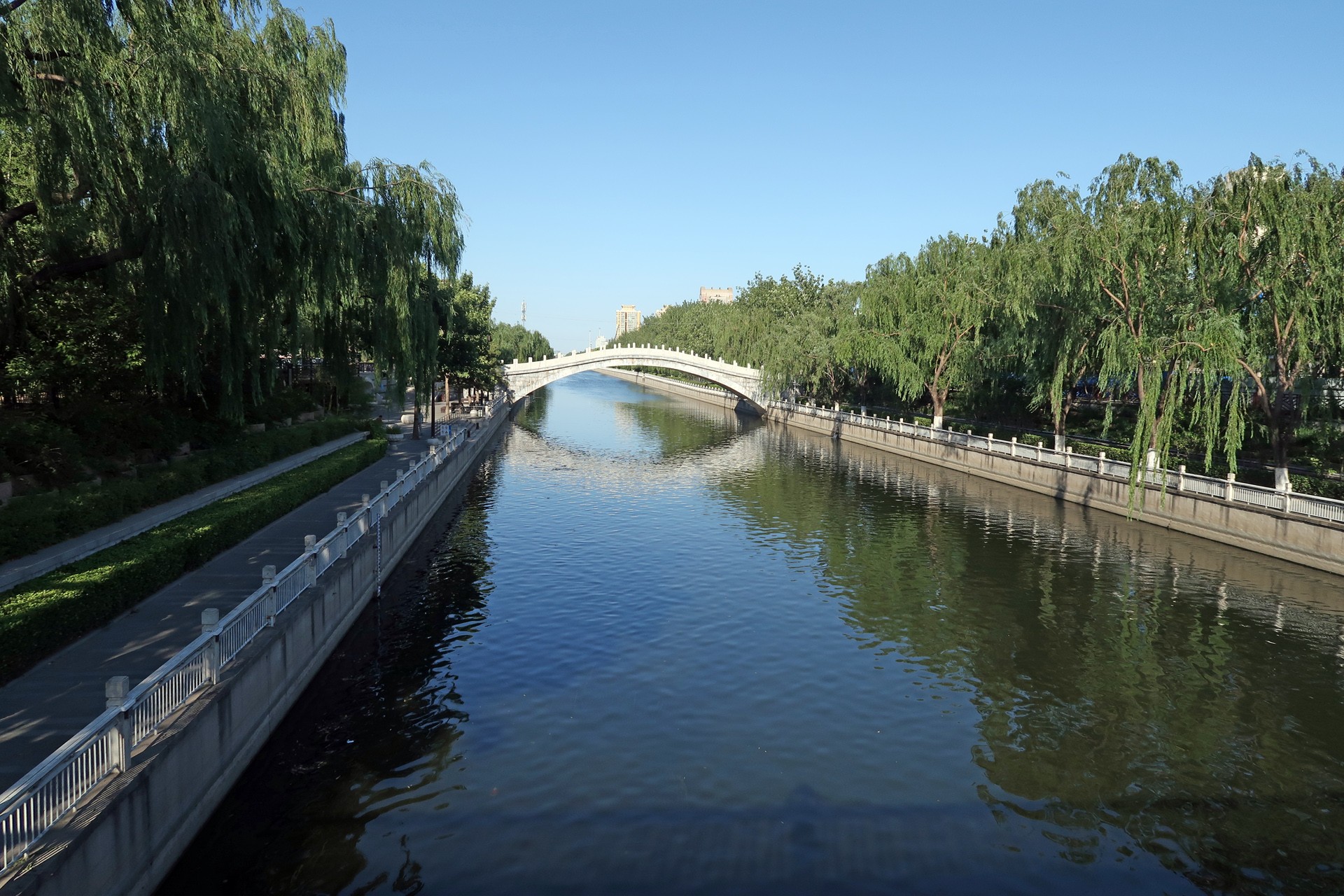  p>南护城河,位于北京,起自西便门,绕流外城,经广渠门流入通惠河的