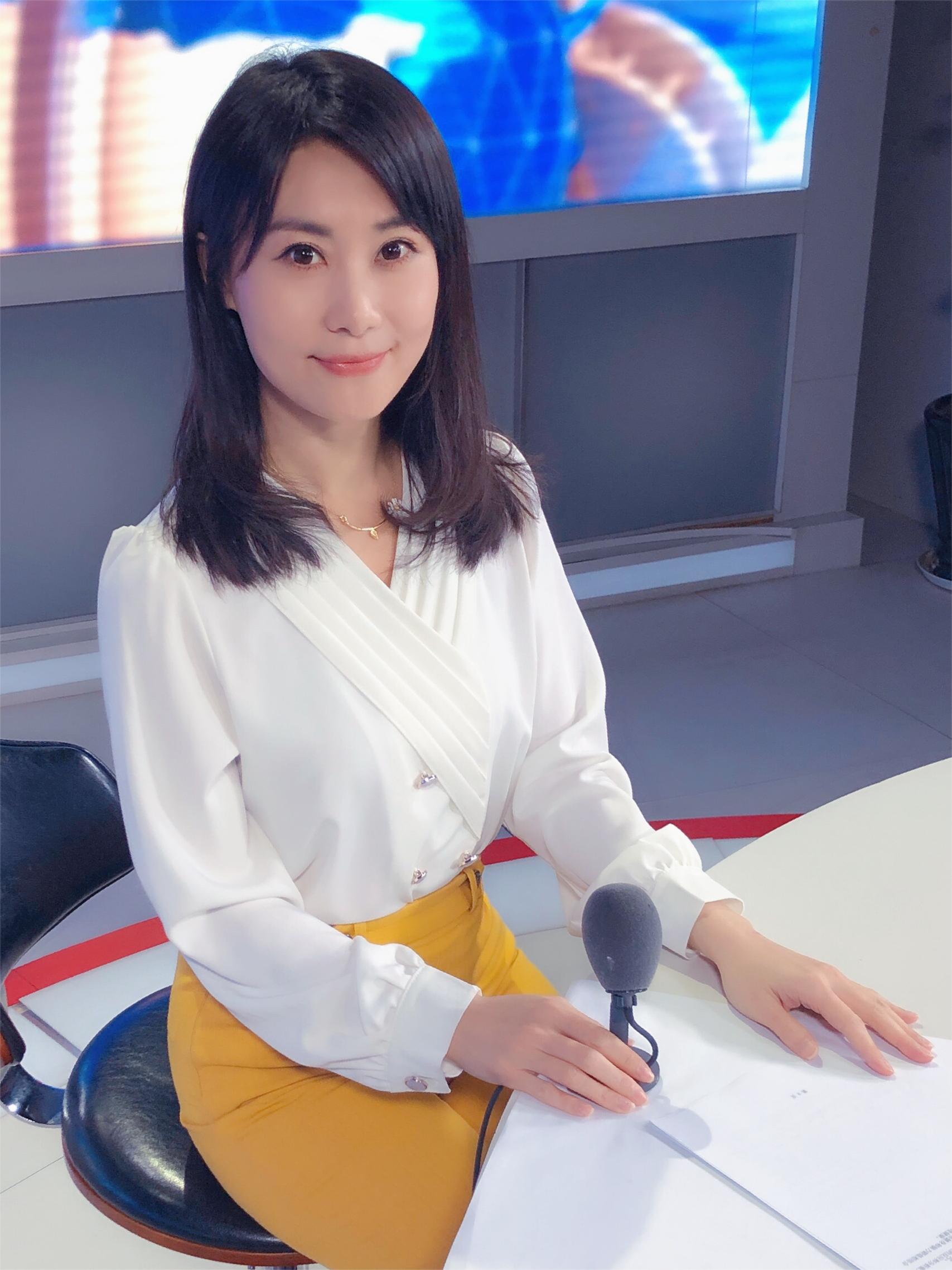 郭丽丽,艺名蝈蝈,中国内地女主持人,毕业于<