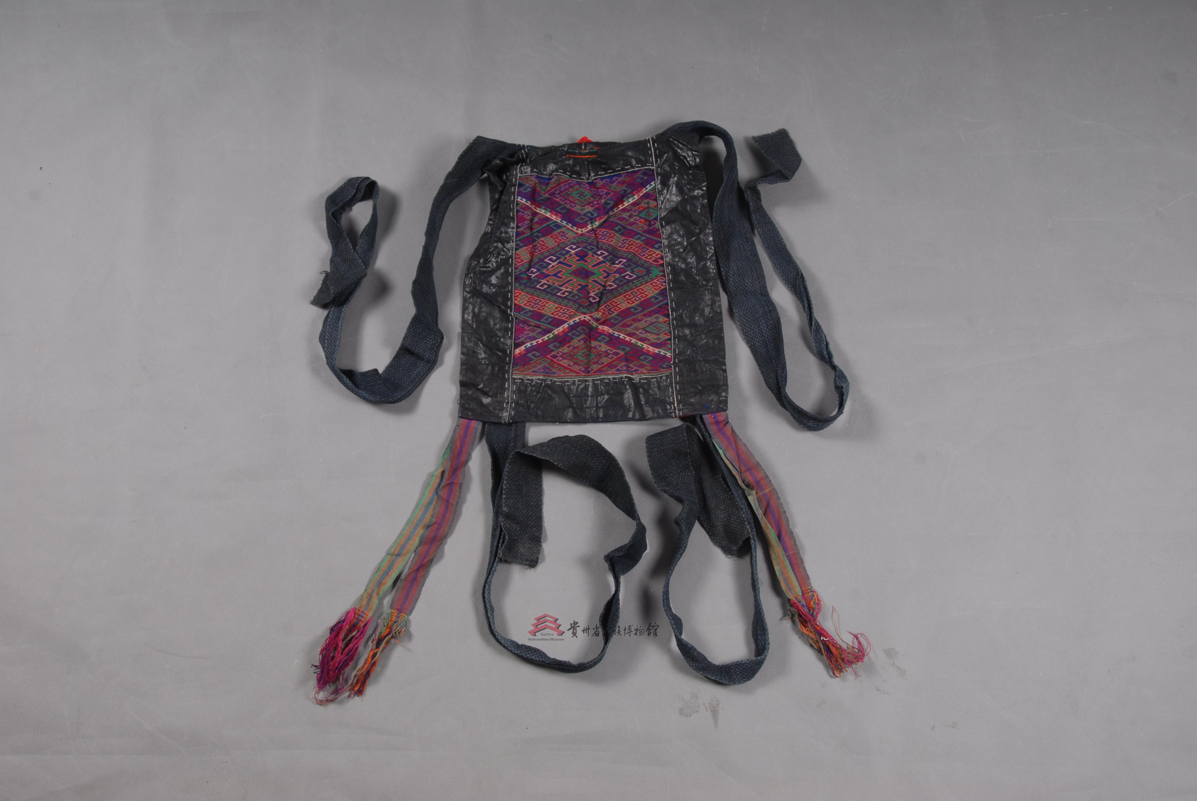 当代榕江苗族亮布挑花万字纹珠穗背带