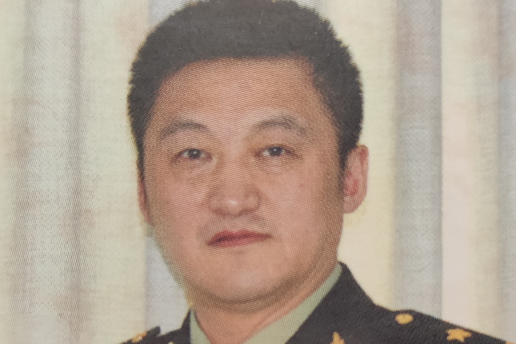 男,汉族,现任军事科学院战争理论与战略研究部副部长,军事科学院 a