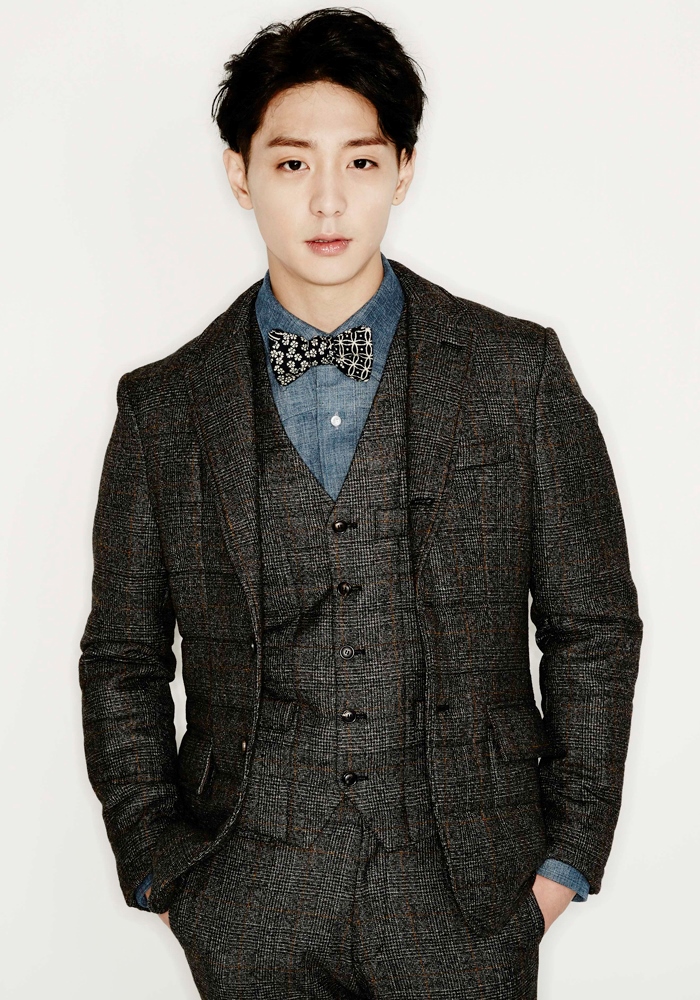 hyun woo) /i>,1985年1月18日出生于韩国,艺名显祐,韩国男演员,歌手