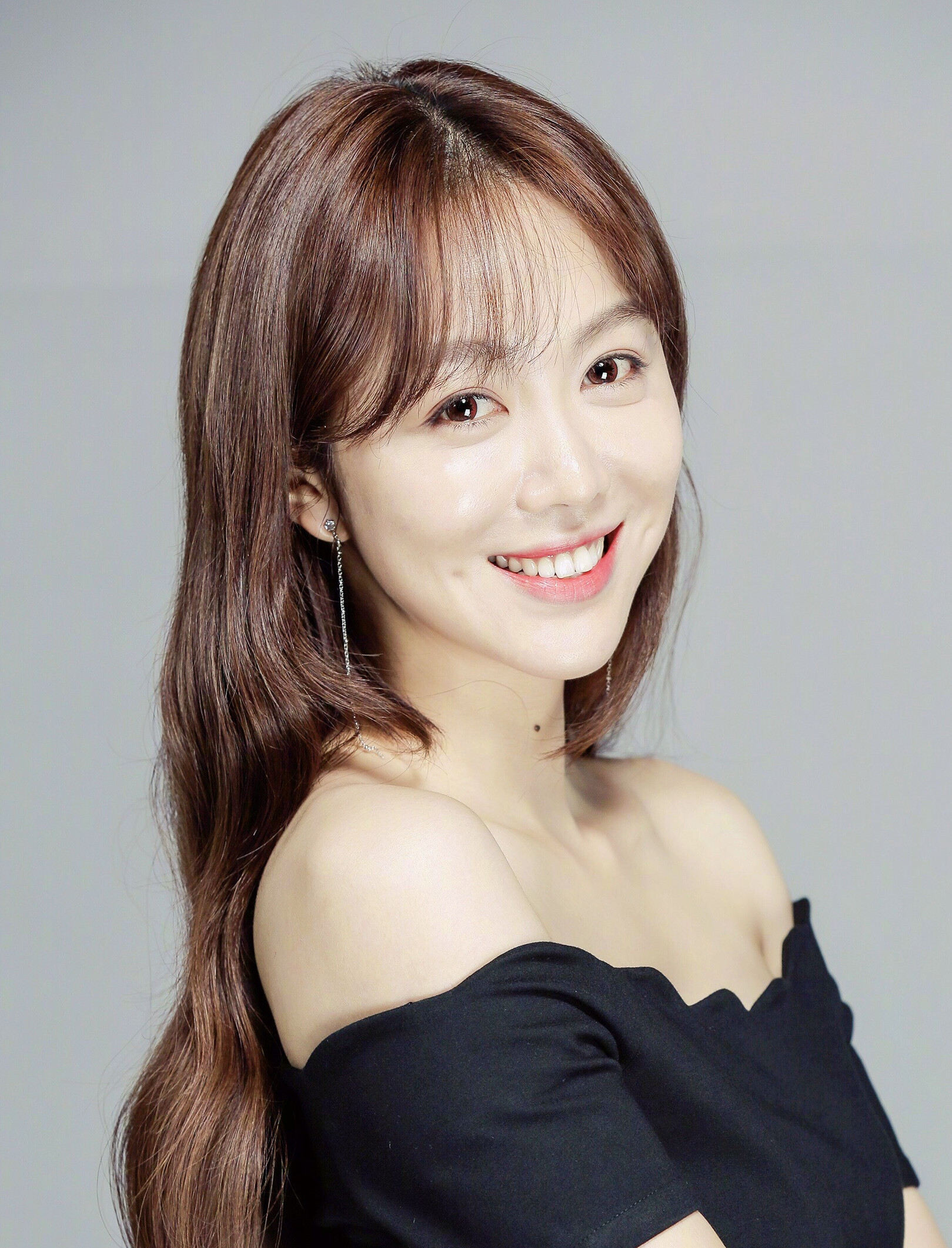  p data-id="gococlhh4c">姜妍,1986年2月19日出生于辽宁省大连市