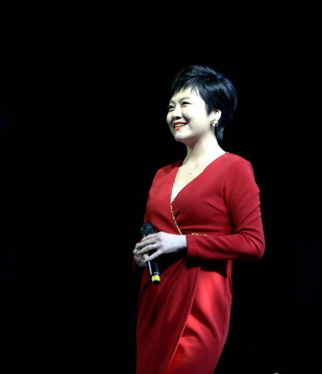  p data-id="go03zxm9br">董蕾蕾,女,大连人