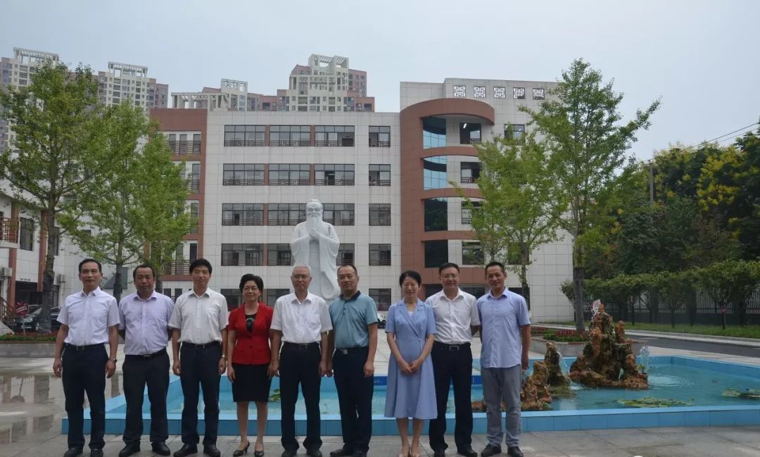 2 middle school /i>),简称沙市二中,是荆州市中考优胜学校,  span