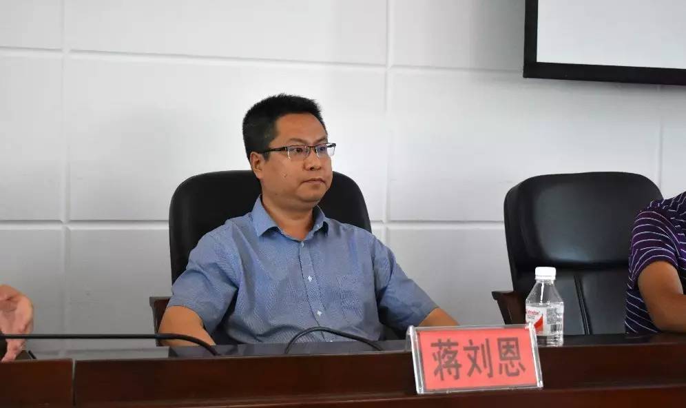  /p> p>现任贵州省毕节市黔西市教育工委副书记,教育科技局党委书记.