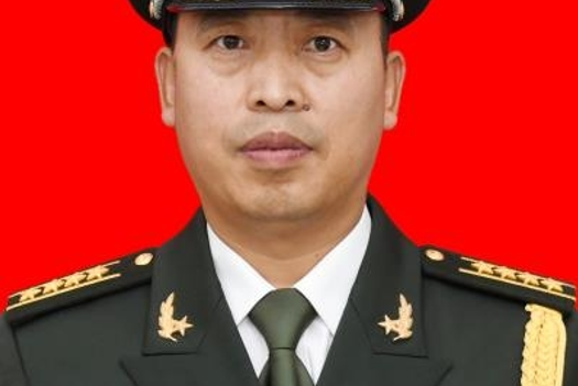 1994年9月入伍,历任排长,参谋,营长,团长,参谋长,现任陆军第80集团军